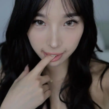 Elle Lee (33)