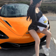 Elle Lee (38)