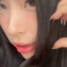 Elle Lee (52)