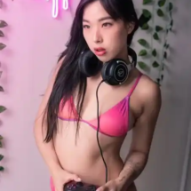 Elle Lee (54)