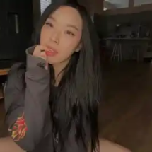 Elle Lee (63)